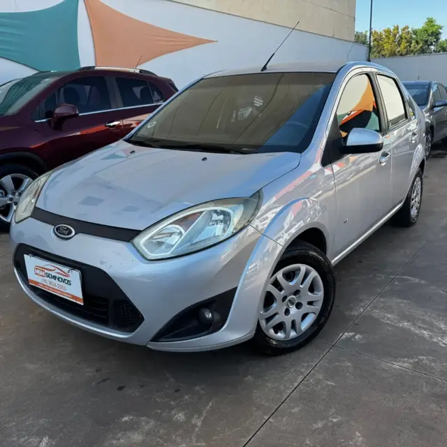 Carro Ford Fiesta Sedan 2014 SE 1.6 Rocam (Flex)