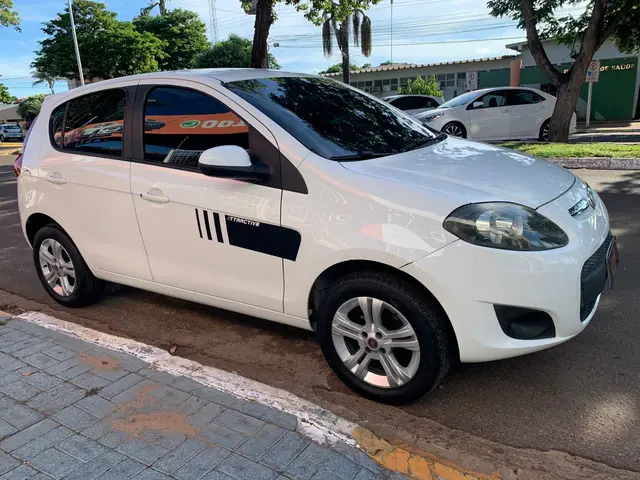 Carro Fiat Palio 2012 Attractive 1.4 8V (Flex)
