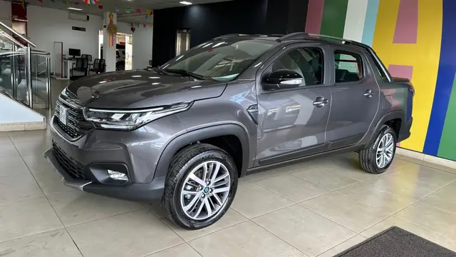 Carro Fiat Strada 2025 Volcano 1.3