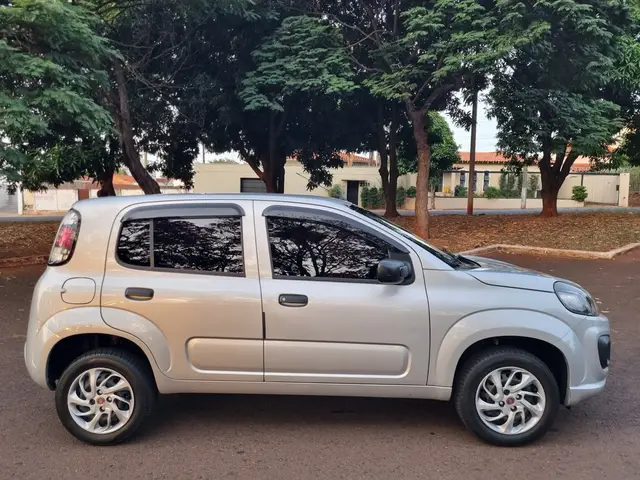Carro Fiat Uno 2019 Attractive 1.0 8V (Flex) 4p