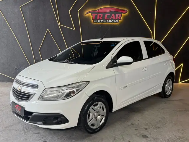 Carro Chevrolet Onix 2014 1.0 LT SPE/4