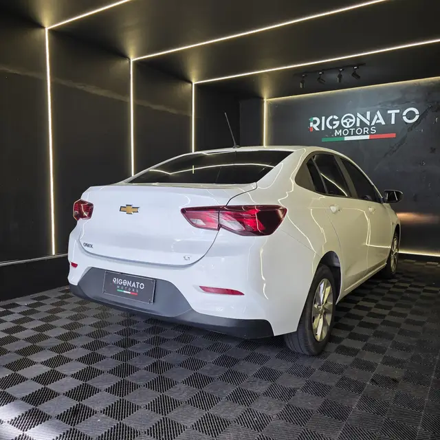 Carro Chevrolet Onix 2023 LT 1.0 Turbo