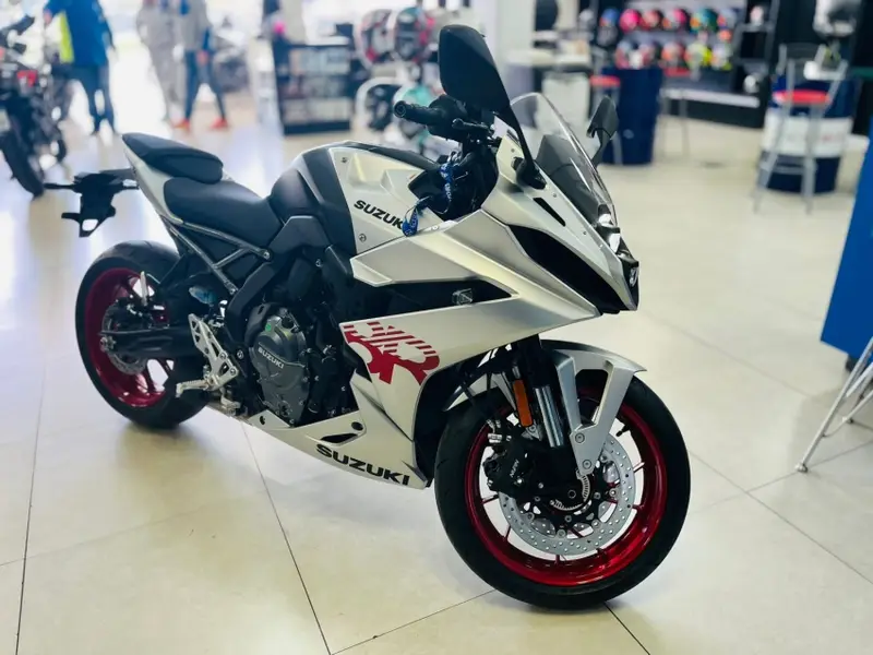 Suzuki GSX-8R (ABS)