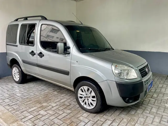 Carro Fiat Doblò 2016 Essence 1.8 16V (Flex)
