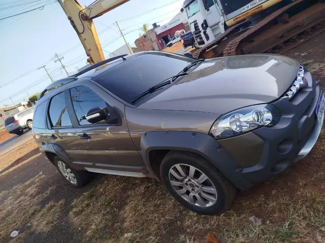 Carro Fiat Weekend 2014 Adventure 1.8 E.torQ Dualogic (Flex)