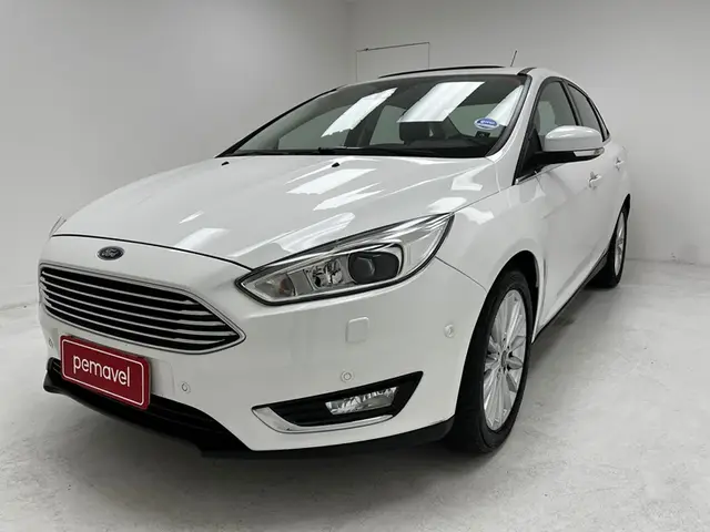 Carro Ford Focus Hatch 2017 Titanium 2.0 PowerShift