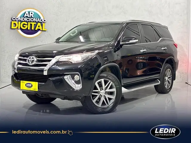 Carro Toyota Hilux Cabine Dupla 2017 Hilux 2.8 TDI SRX CD 4x4 (Aut)