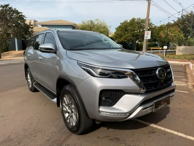 Carro Toyota Hilux SW4 2024 SRX Plat. 4x4 2.8 TB Diesel Automatico.