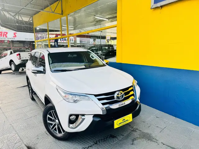 Carro Toyota Hilux Cabine Dupla 2017 Hilux 2.7 SR CD 4x2 (Flex) (Aut)