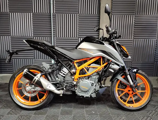 Moto KTM Duke 390 2023 390