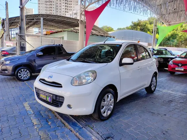 Carro Nissan March 2014 1.6 16V SV (Flex)
