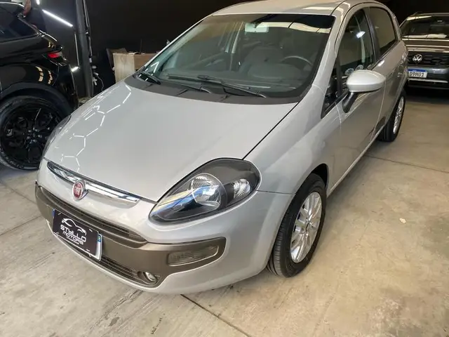 Carro Fiat Punto 2013 Essence 1.6 16V (Flex)