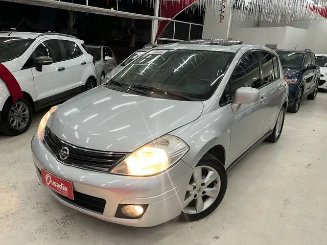 Carro Nissan Tiida 2011 SL 1.8 (flex) (aut)