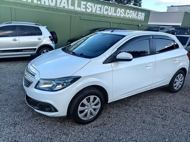 Carro Chevrolet Onix 2013 1.4 LT SPE/4