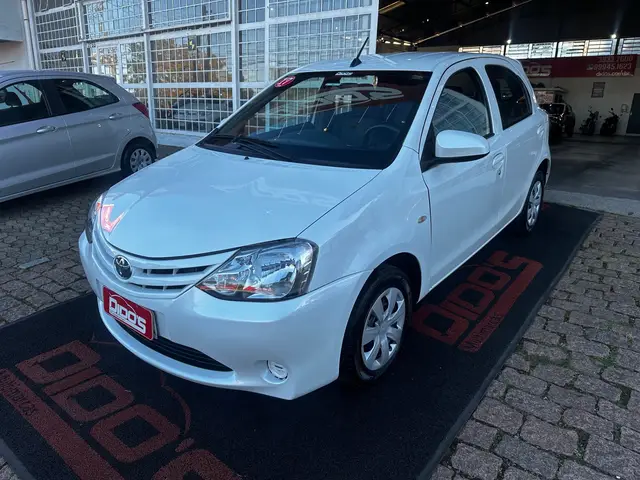 Carro Toyota Etios 2017 X 1.3 (Flex)