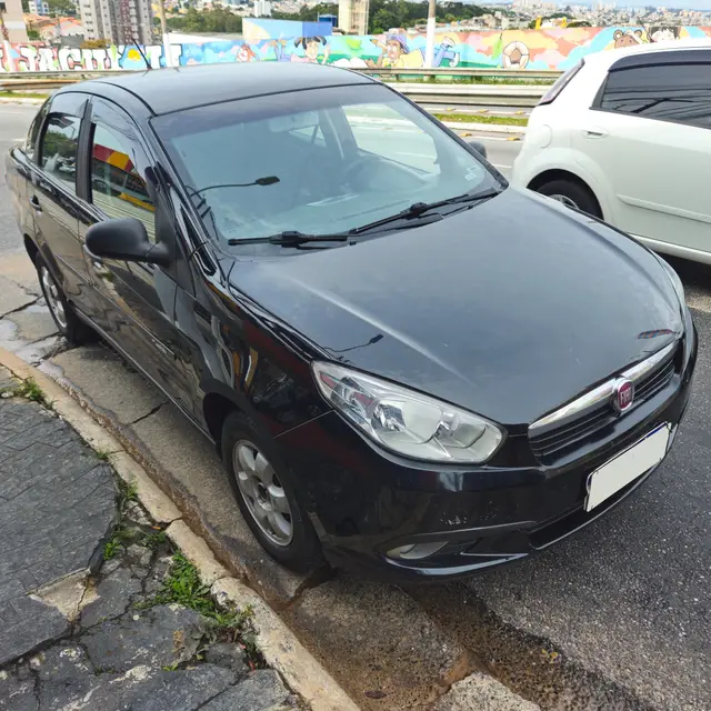 Carro Fiat Grand Siena 2018 Attractive 1.0 (Flex)