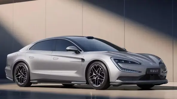 BYD Yangwang U7 usa sistema presente em trem-bala para revolucionar suspensões
