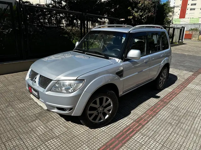 Carro Mitsubishi Pajero TR4 2013 2.0 16V 4x2 (Flex) (Aut)