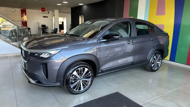 Carro Fiat Fastback 2025 Audace T200 Hybrid