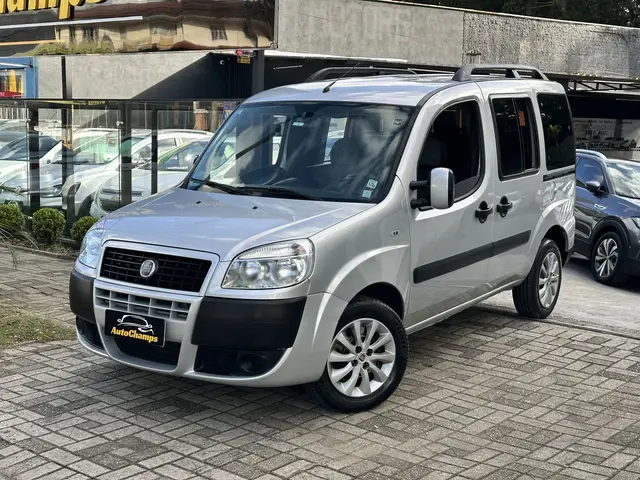 Carro Fiat Doblò 2018 Essence 1.8 7L (Flex)