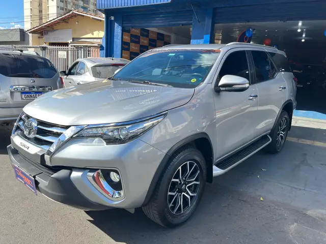 Carro Toyota SW4 2016 2.8 TDI SRX 5L 4x4 (Aut)