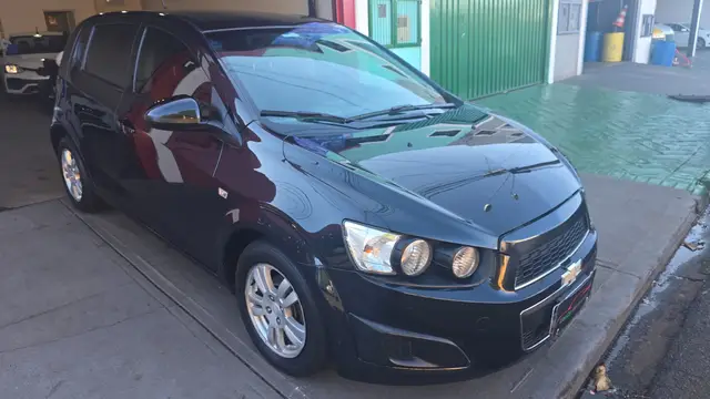 Carro Chevrolet Sonic 2013 Hatch LT