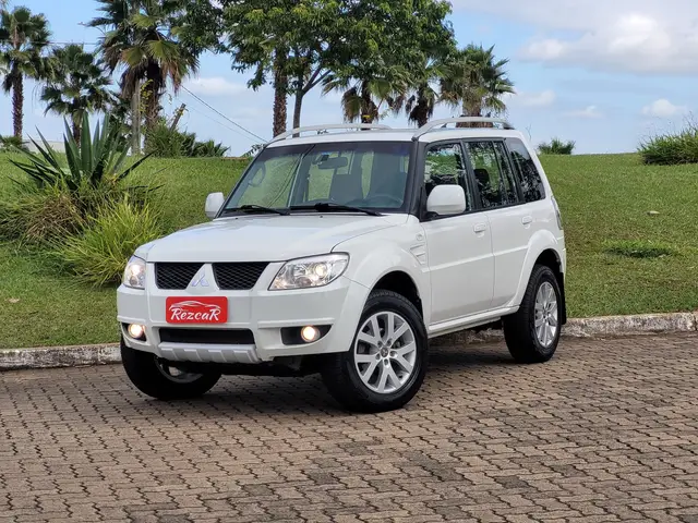 Carro Mitsubishi Pajero TR4 2012 2.0 16V 4x2 (Flex)