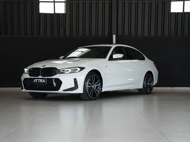 Carro BMW 330e 2024 M Sport 2.0 Turbo (Aut.) (Híb.)