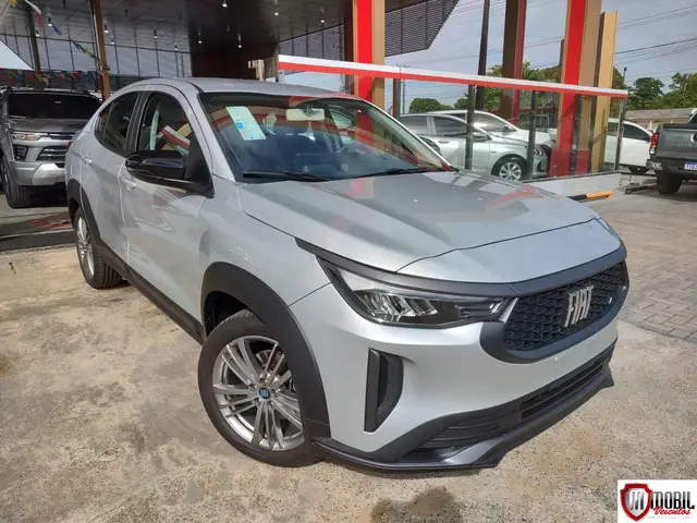 Carro Fiat Fastback 2025 Turbo 200