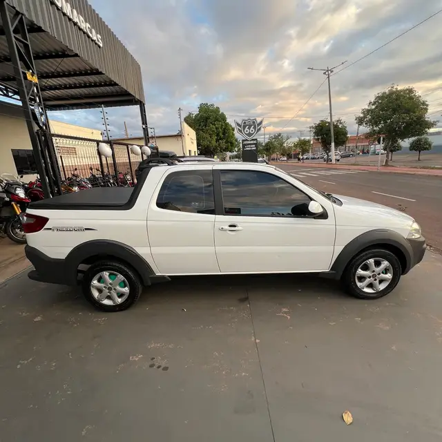 Carro Fiat Strada 2019 Freedom 1.4 CD (Flex)