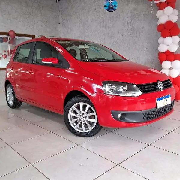 Carro Volkswagen Fox 2014 1.0 TEC (Flex) 4p