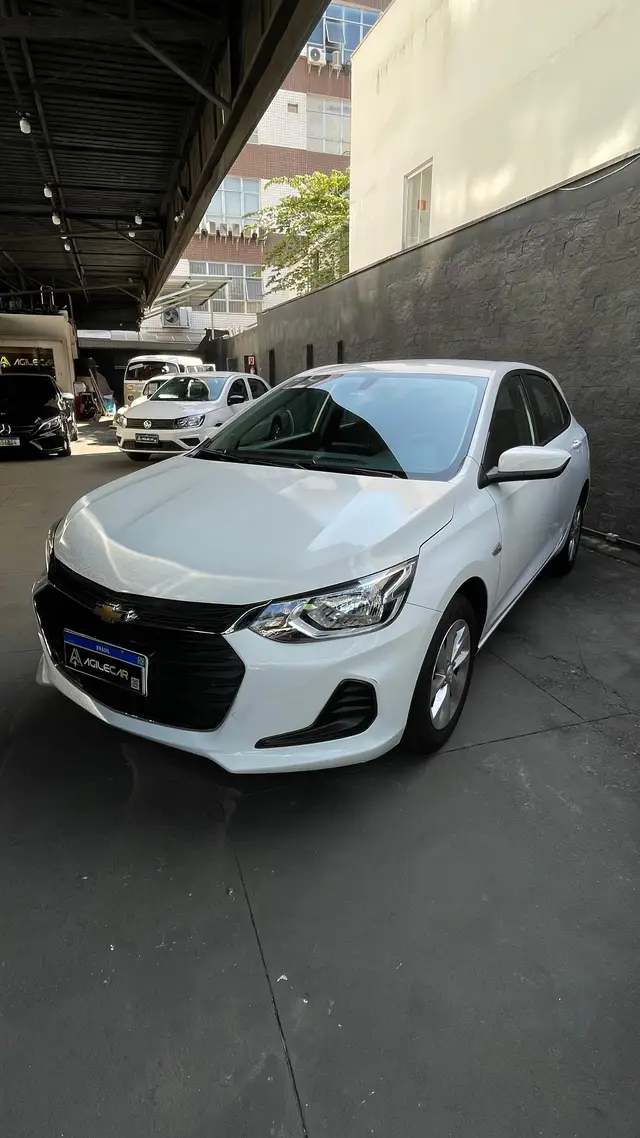 Carro Chevrolet Onix 2023 LT 1.0