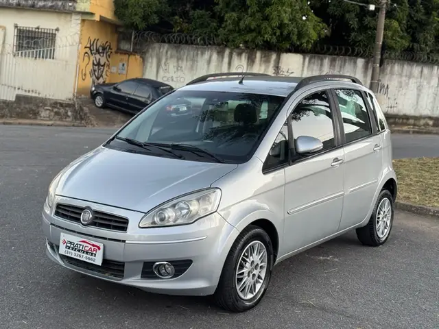 Carro Fiat Idea 2013 Attractive 1.4 8V (Flex)