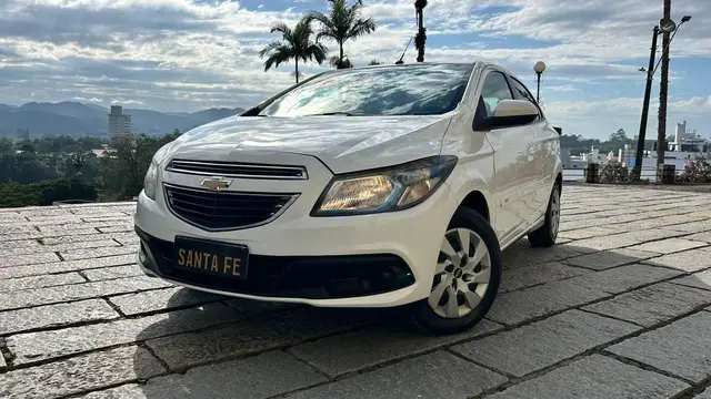 Carro Chevrolet Onix 2014 1.4 LT SPE/4 (Aut)