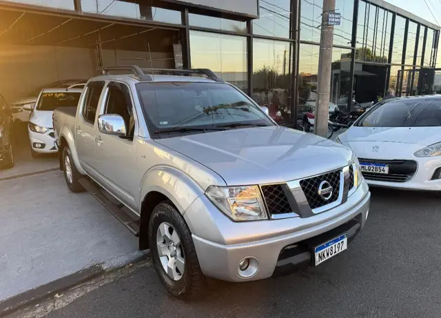 Carro Nissan Frontier 2010 LE 4x4 2.5 16V (cab. dupla)