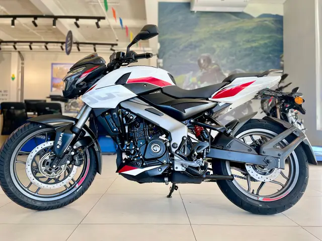 Carro Bajaj Dominar 200 2026 NS200