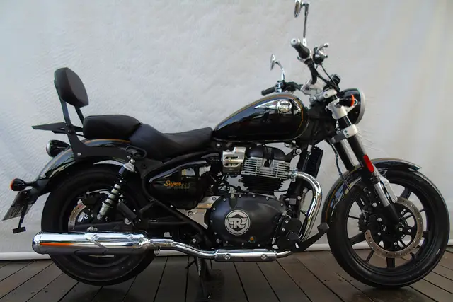 Carro Royal Enfield Super Meteor 2025 Astral