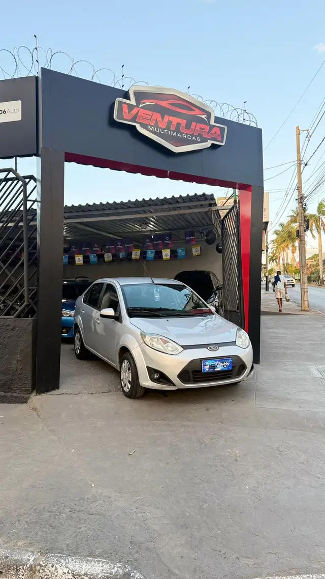 Carro Ford Fiesta Sedan 2014 SE 1.6 Rocam (Flex)