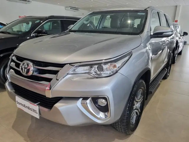 Carro Toyota SW4 2017 2.7 SR 4x2 (Flex)