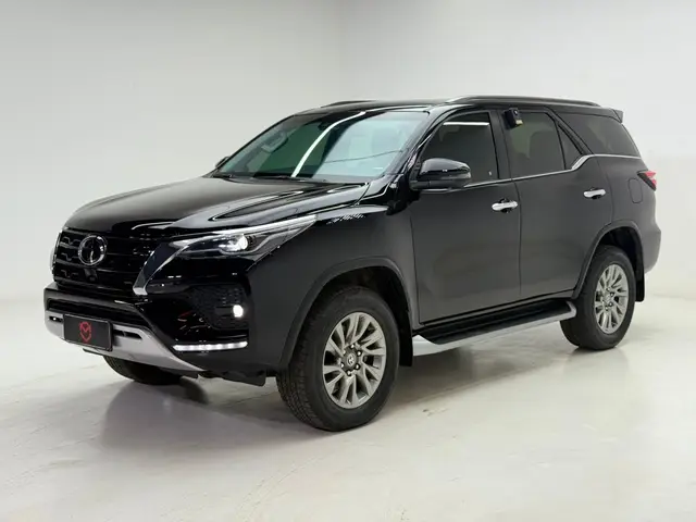 Carro Toyota SW4 2024 SRX Platinum 2.8 Turbodiesel 4x4 (Aut.) (7 Lugares)