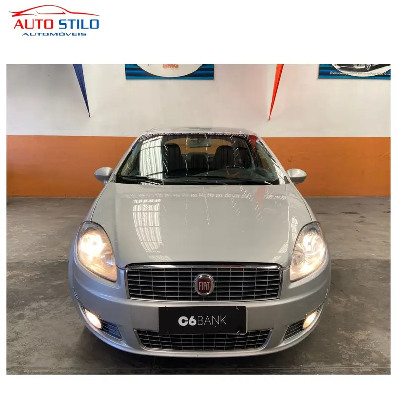 Fiat Linea Essence 1.8 16V (Flex)
