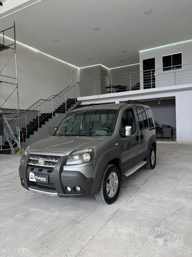Carro Fiat Doblò 2012 Adventure 1.8 16V (Flex)