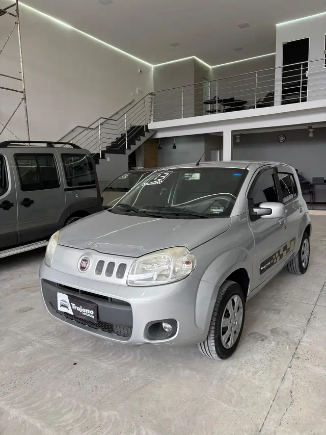 Carro Fiat Uno 2013 Vivace Italia 1.0 8V (Flex) 4p
