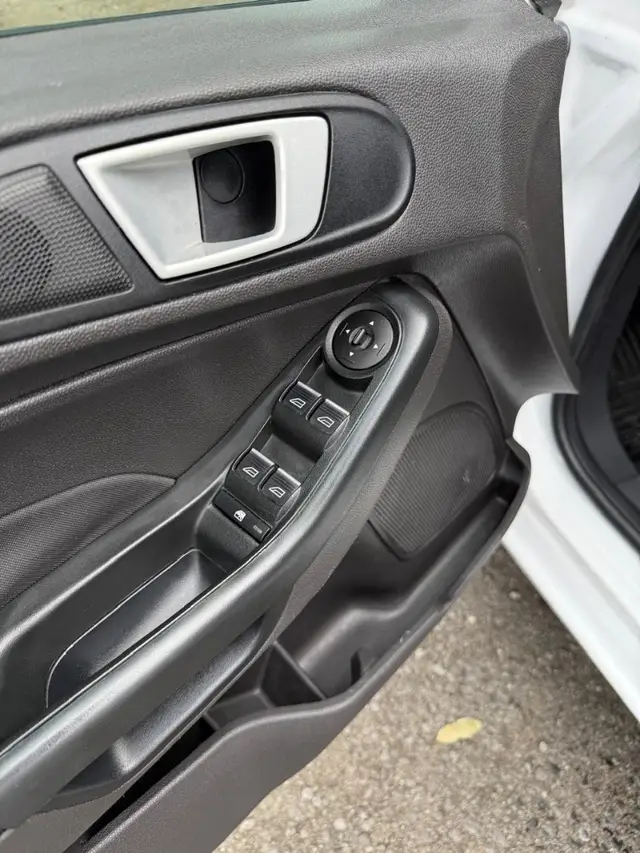 Carro Ford Fiesta Hatch 2017 SEL 1.6 16V Flex Aut. 5p - G