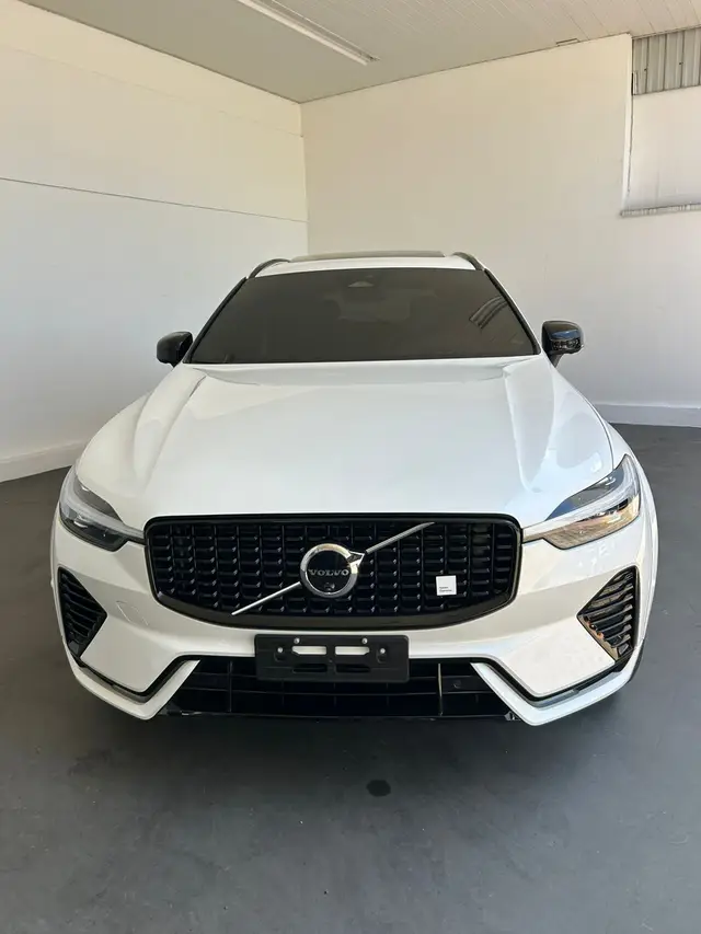 Carro Volvo XC60 2024 T-8 Pol. Eng. AWD (Híbrido)