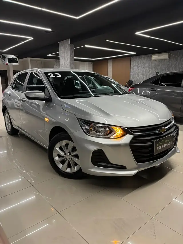Carro Chevrolet Onix 2023 LT 1.0