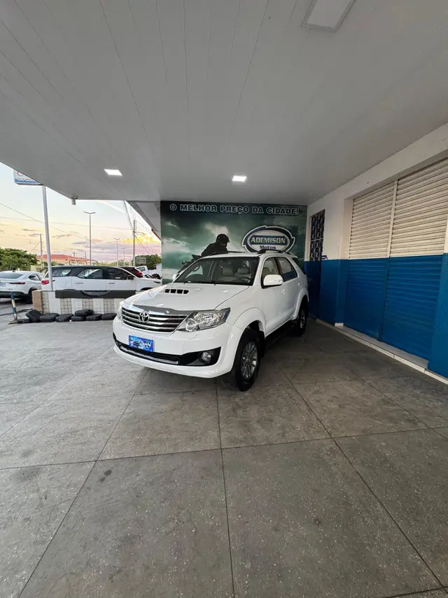Carro Toyota Hilux SW4 2013 SRV 3.0 TDI 4X4 (5 Lugares)