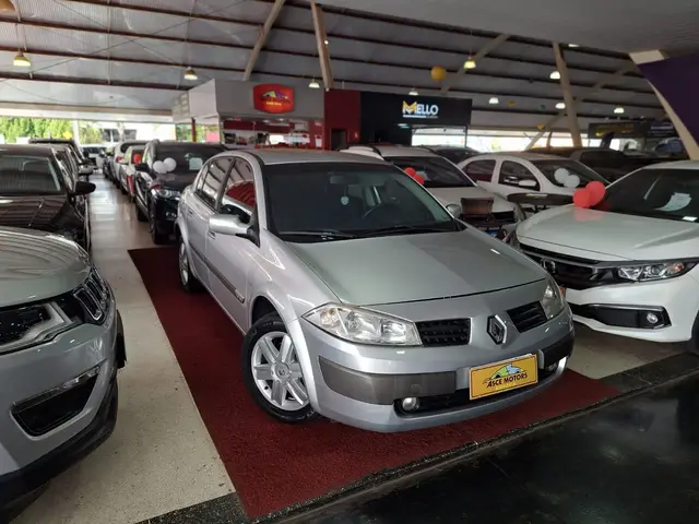 Carro Renault Megane Sedan 2009 Mégane Sedan Dynamique 2.0 16V (aut)