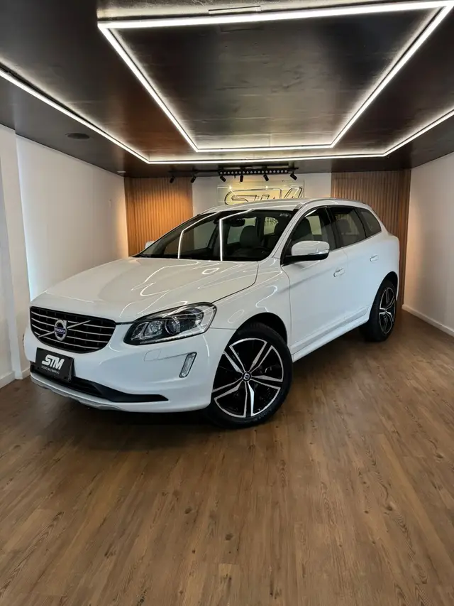 Carro Volvo XC60 2017 2.4 D5 Momentum 4WD