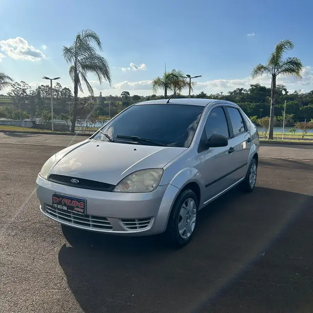 Carro Ford Fiesta Sedan 2005 1.6 (Flex)